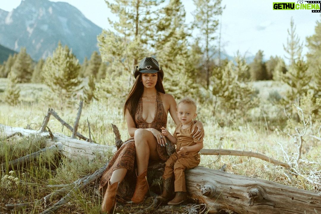 Vanessa Morgan Instagram - Going where the wind takes us 🤍 @jaidenrichanphotos Jackson Lake Wyoming
