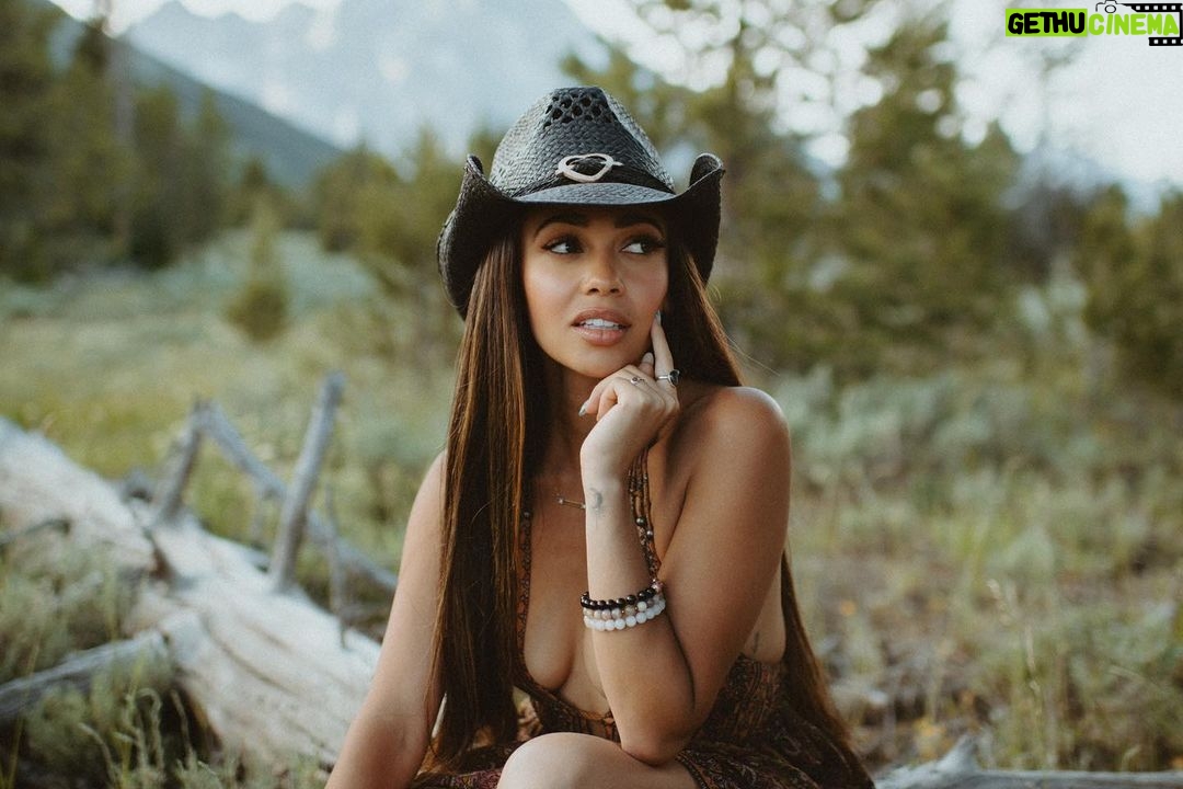 Vanessa Morgan Instagram - Going where the wind takes us 🤍 @jaidenrichanphotos Jackson Lake Wyoming