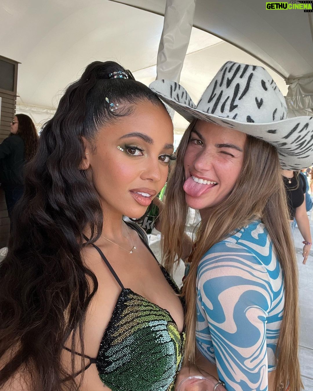 Vanessa Morgan Instagram - Day 1 🦋🎡🏜 Palm Springs, California