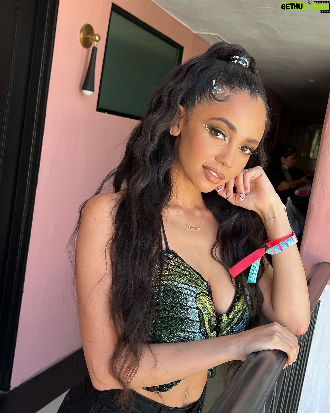 Vanessa Morgan Instagram - Day 1 🦋🎡🏜 Palm Springs, California