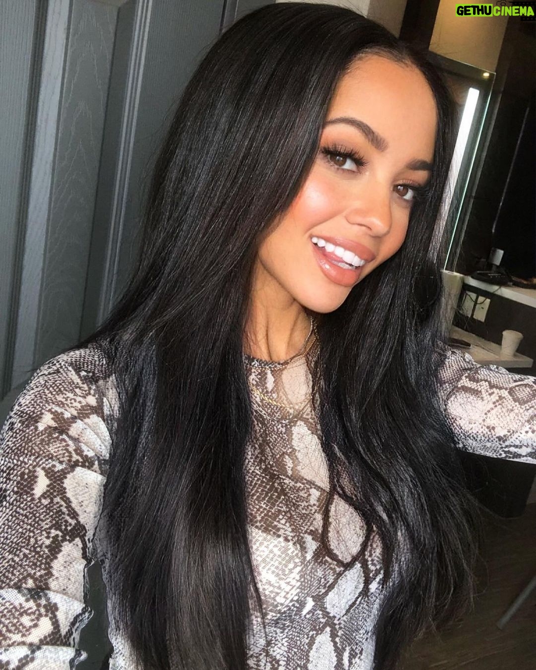 Vanessa Morgan Instagram - Another trip around the sun 🧚🏾♀️ Thank-you for all your Birthday wishes, my heart is very full 🤍