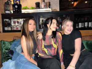 Vanessa Morgan Instagram - Reposting cuz I’m emotional that this is my last year living in the same city as these two🥺💕👯‍♀️