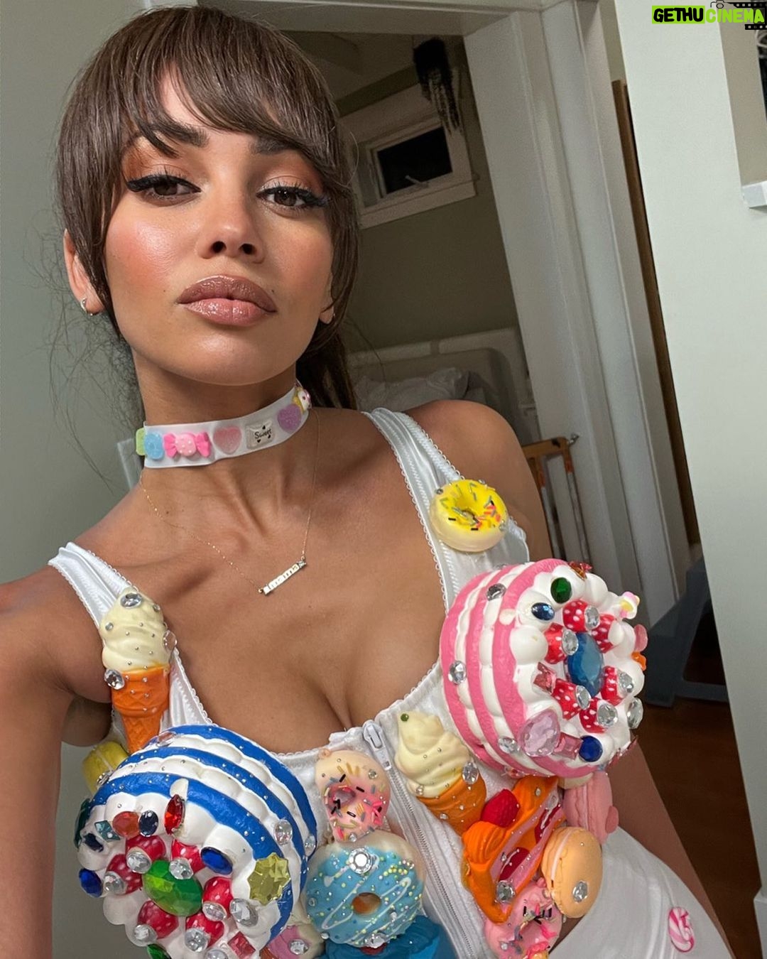 Vanessa Morgan Instagram - Your Dessert Buffet 🧁🍭🍩🍰🍫