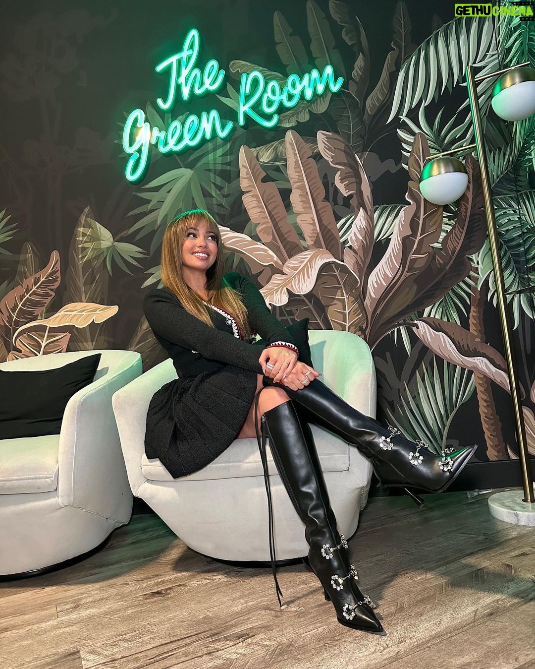 Vanessa Morgan Instagram - Press day 1 for “Wild Cards” ♥️🃏📺 @cwwildcards