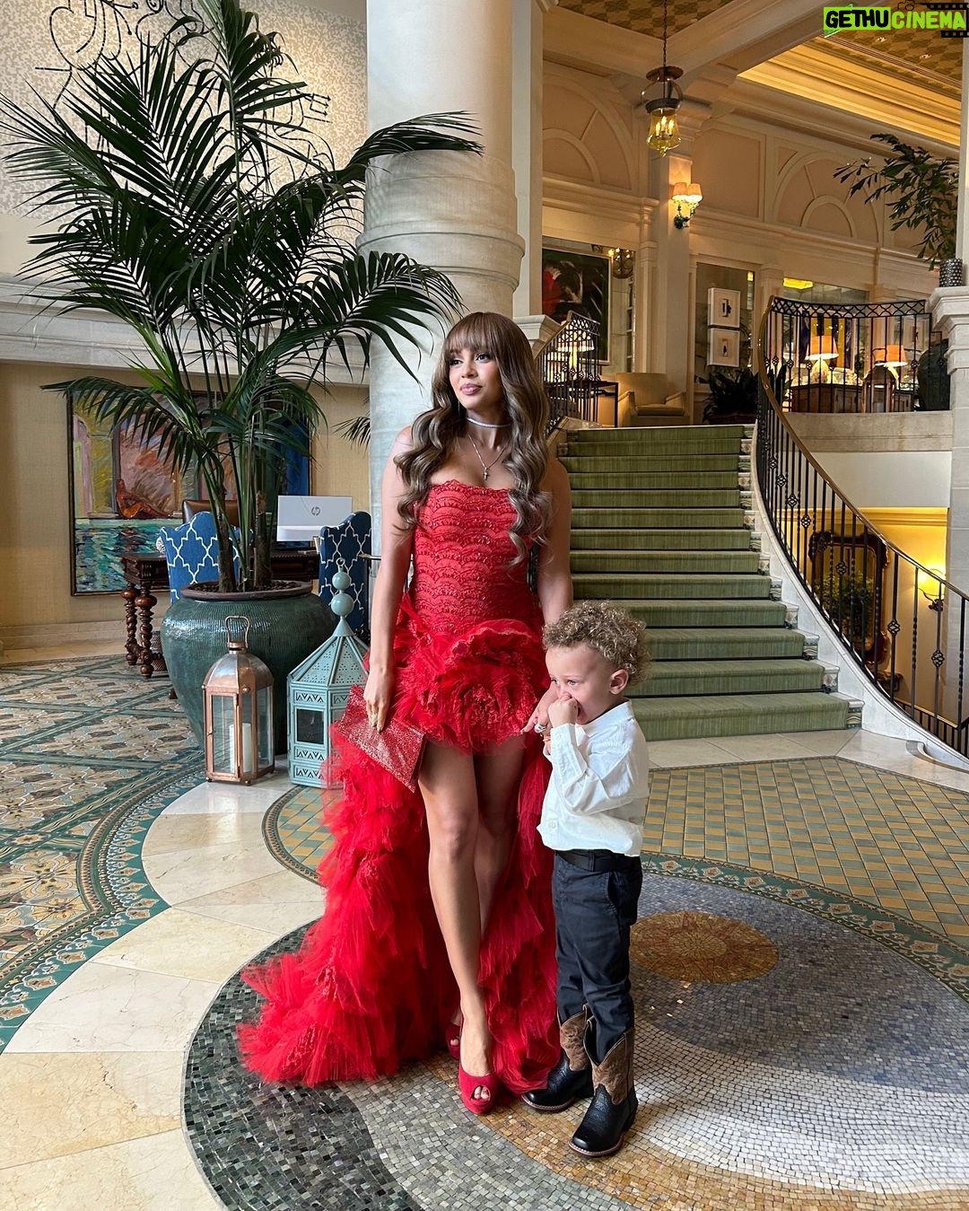 Vanessa Morgan Instagram - My dates pretty cute 🥰 @criticschoice