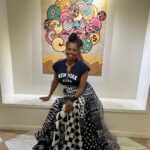 Vanessa Williams Instagram - The EYES have it! @amytheard #THRUMYEYES An unforgettable art experience, an unforgettable ARTIST! Was a pleasure hosting your night of expression! Love you Amy! Thank you @studiooneeightynine for dressing me! Thank you @raeshines for making this divine reconnection! Makeup @kenyascottmua @hairbytanye ❤️#ifeelpretty