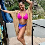 Vanessa Williams Instagram - Poolside with my DMV homegirls! @candacewrites @heycoachwalker LOVE these WISEwomen! #clubhousehomies What #Clubhouse has brought together…let no one put asunder!