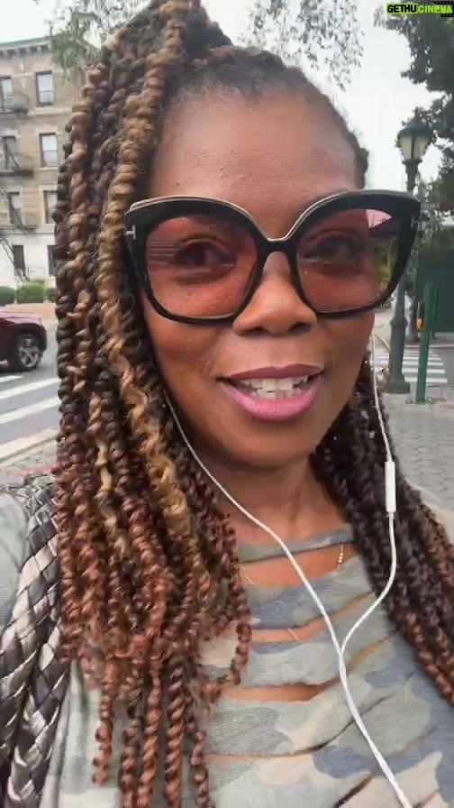 Vanessa Williams Instagram - 🎶Shine a light…I wanna go back to #Brooklyn! 😜😍🥰
