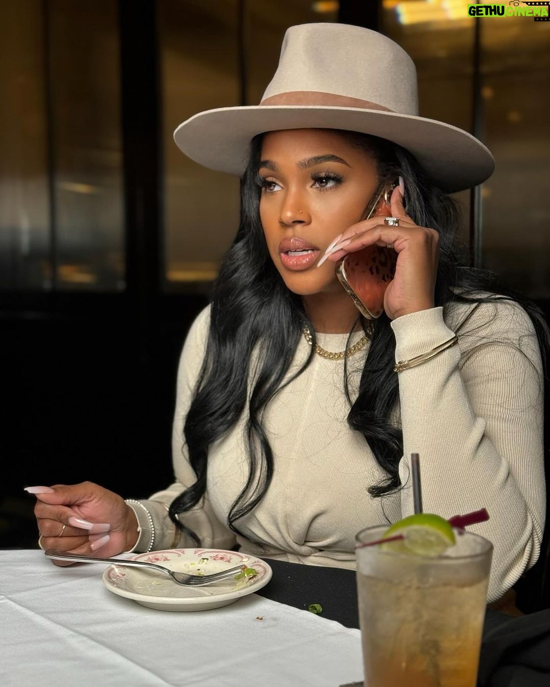 Vanity Alpough Instagram - Love me in every kind of way💕 Maggianos Little Italy