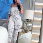 Vanity Alpough Instagram - 🎼Walk’n past the mirror, whew…. You know the rest😜 #Cardi #WallPalatesKickingIn Home Sweet Home