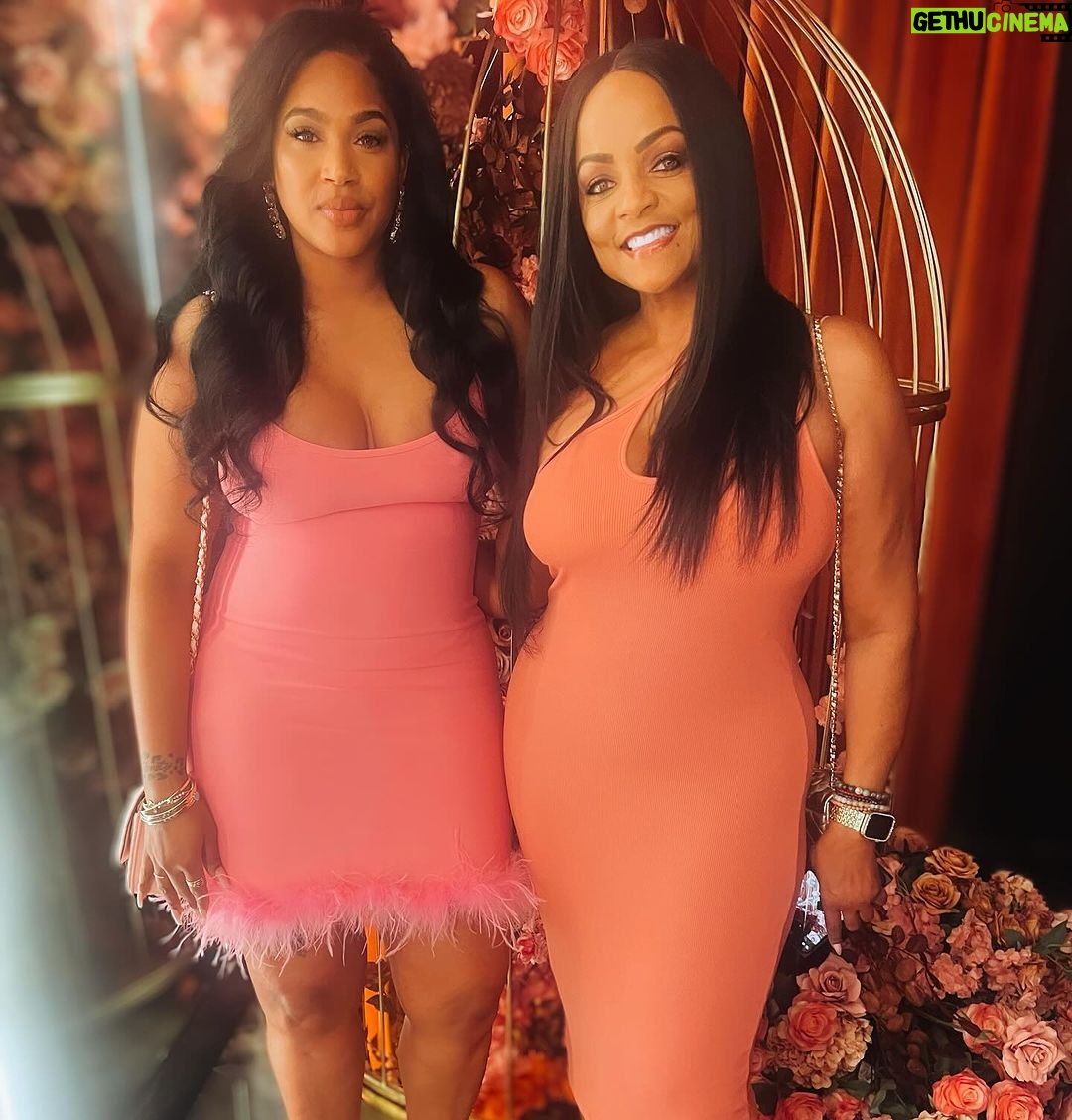 Vanity Alpough Instagram - My big sister is in these H Town streets with me tonight y’all show @the1andonlymzladyfish some love😜 #Cancers #CaliGirl #GoodVibesAlways #ValentinesDay #SexAndTheCity Houston, Texas