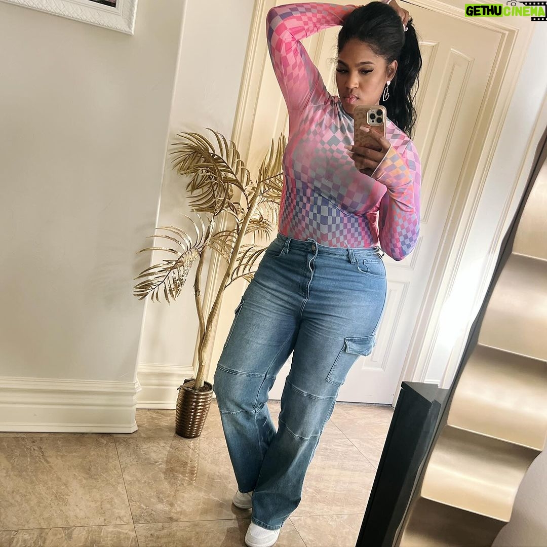 Vanity Alpough Instagram - I usually like to keep it cute with a simple diamond stud but I’m really feeling these V💕Day earrings! Happy Valentine’s Day💋