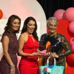 Vannessa Vasquez Instagram - What an honor be spend Latina Equal pay day in my hometown Houston at the @poweronheelsf events with all of these Latina Baddies Thank you for my Power Latina award 🥇 I’m still crying 😭 Thank you Yvette Mayo for having me ! You’re a s shero!! Thank you to our sponsors @united @goyafoods @cbaldwinhotel @chase @cocacola #sisepuede #pagame #latinaequalpay