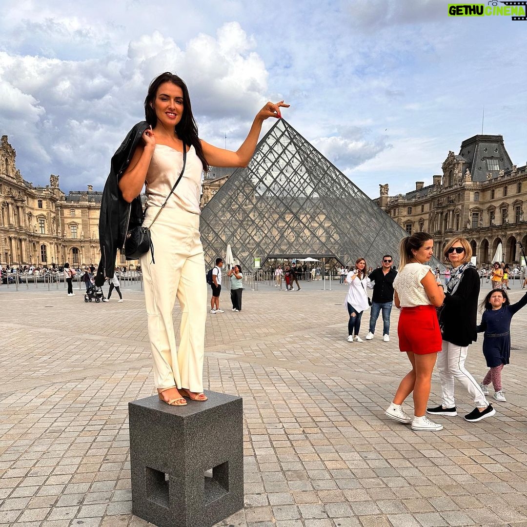 Vannessa Vasquez - 775 Likes - Once upon a time I fell in love with France 🇫🇷… once upon a time im still In Love 😻…
#paris , #nice #france #thelourve #monalisa #eiffeltower