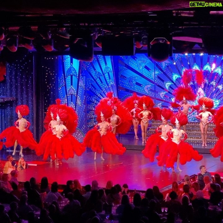 Vannessa Vasquez - 593 Likes - Moulin Rouge in Paris ❤️ Most Mesmerizing show I’ve ever seen 😍
#france #paris #moulinrouge