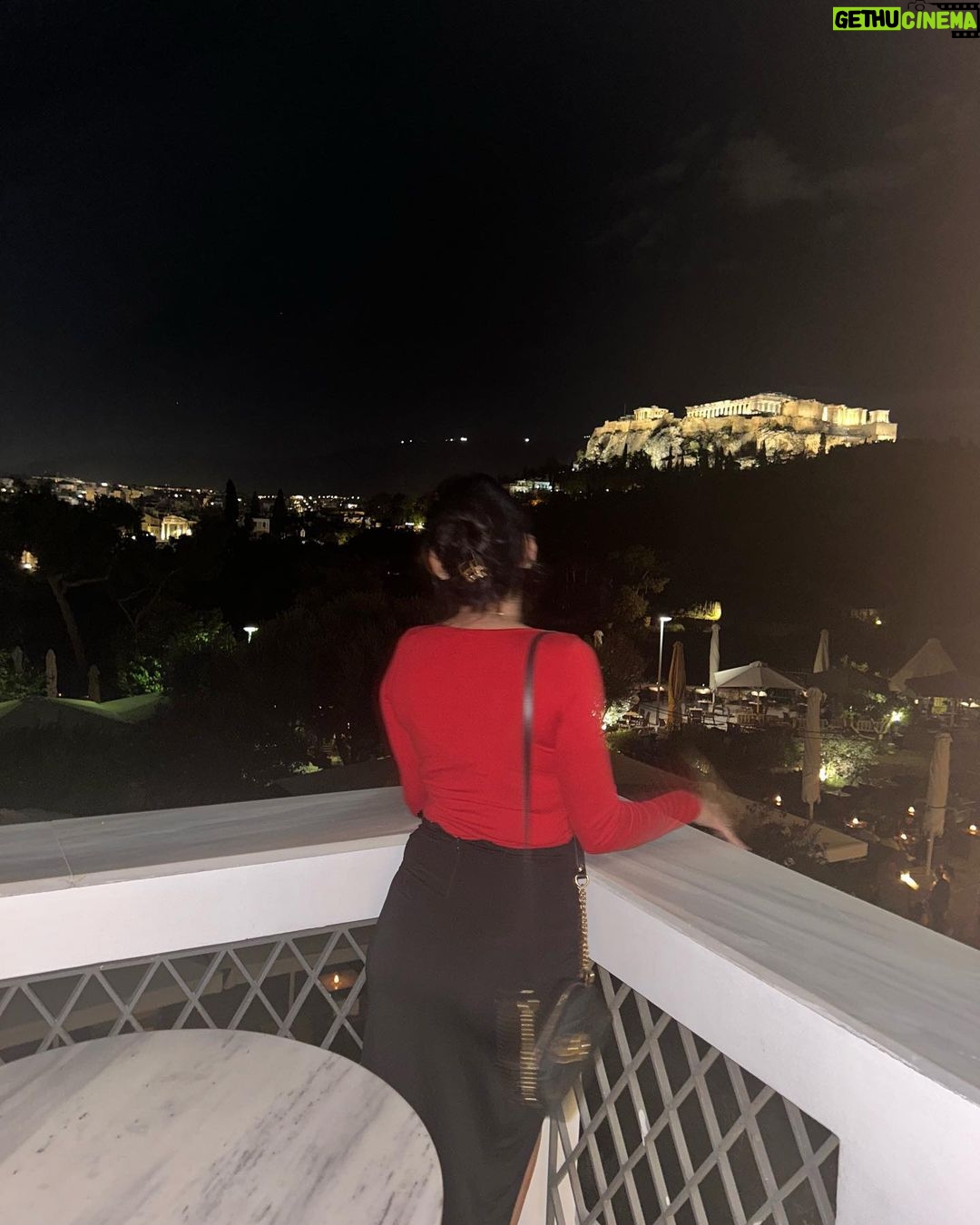 Vannessa Vasquez Instagram - When you’re having a deep philosophical moment connecting with the Greek Gods but mom says “ponte allí como una model” … “pero así no, te ves asustada” … 😂 😂 💀… have your deep moments but don’t forget to play human and laugh at yourselves and all the silliness we go along w in life. It’s all part of the game, enjoy it, live it, laugh it. Especially with those that elevate your frequency🥰🥰🥰🥰 . Love you mom. Thank you for taking this journey w me. 🥰😘😘😘😘 #motherdaughterlove💕 #athens 🇬🇷 Athens Greece