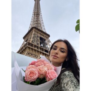 Vannessa Vasquez Instagram - Once upon a time I fell in love with France 🇫🇷… once upon a time im still In Love 😻… 

#paris , #nice #france #thelourve #monalisa #eiffeltower