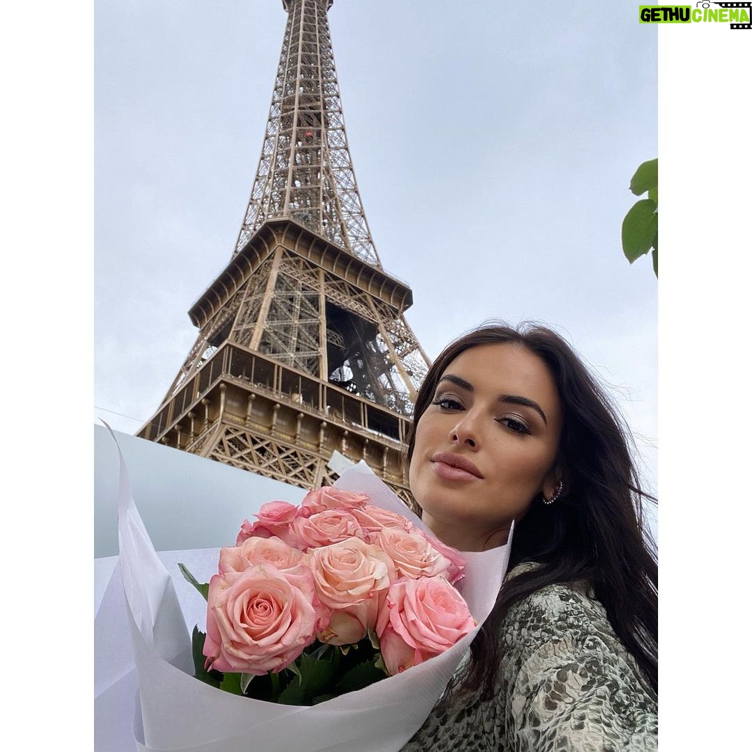 Vannessa Vasquez - 775 Likes - Once upon a time I fell in love with France 🇫🇷… once upon a time im still In Love 😻…
#paris , #nice #france #thelourve #monalisa #eiffeltower