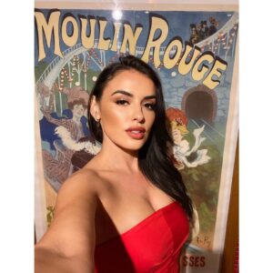 Vannessa Vasquez Instagram - Moulin Rouge in Paris ❤️ Most Mesmerizing show I’ve ever seen 😍

 #france #paris #moulinrouge