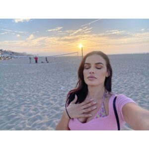 Vannessa Vasquez Instagram - Grateful for another weekend of rest and fun 🤩!! Back to action plan … although part of the action plan is making time for fun, rest, and me time 💆🏻‍♀️. Let’s get it 💥 !! 

 #motivationalmonday  bc