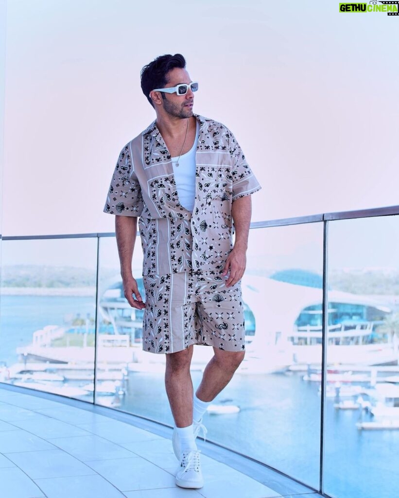 Varun Dhawan Instagram - Island boyee