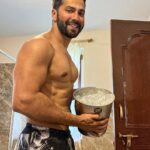 Varun Dhawan Instagram - Dirty tans + ice + recovery 🍉 🎥