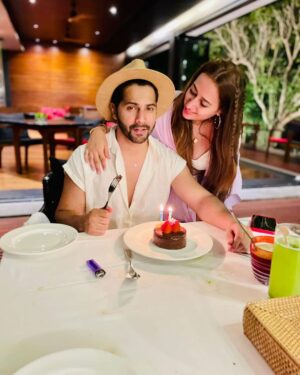 Varun Dhawan Instagram - Bday with the best crew
Thank u for all the wishes. 36 begins