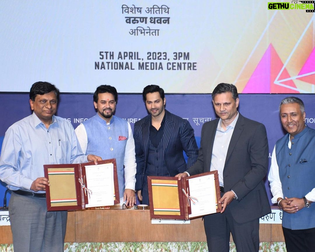 Varun Dhawan Instagram - Honoured to meet Shri @official.anuragthakur the historic collaboration between @amazon & @MIB_India. Privileged to be a part of this moment as #PrimeBae & hopeful of this redefining what it means to be an Indian on the global entertainment stage. They will be providing scholarships to students from @ftiiofficial and other government institutions also give an internship at prime video and mini tv. @the.gauravgandhi @sushantsreeram @PrimeVideoIN @PIB_India @pallav_paliwal