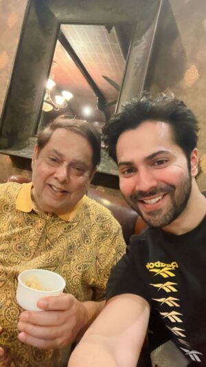 Varun Dhawan Instagram - Dad reviewing my halwa.