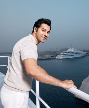 Varun Dhawan Instagram - Dxb mein BAWAAL
Global launch ✔️ #bawaal