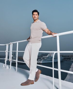 Varun Dhawan Instagram - Dxb mein BAWAAL
Global launch ✔️ #bawaal
