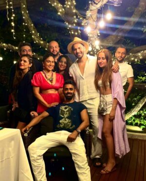 Varun Dhawan Instagram - Bday with the best crew
Thank u for all the wishes. 36 begins
