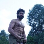 Varun Dhawan Instagram - Bhediya Sunday 🐺🐺✊see u in theatres.