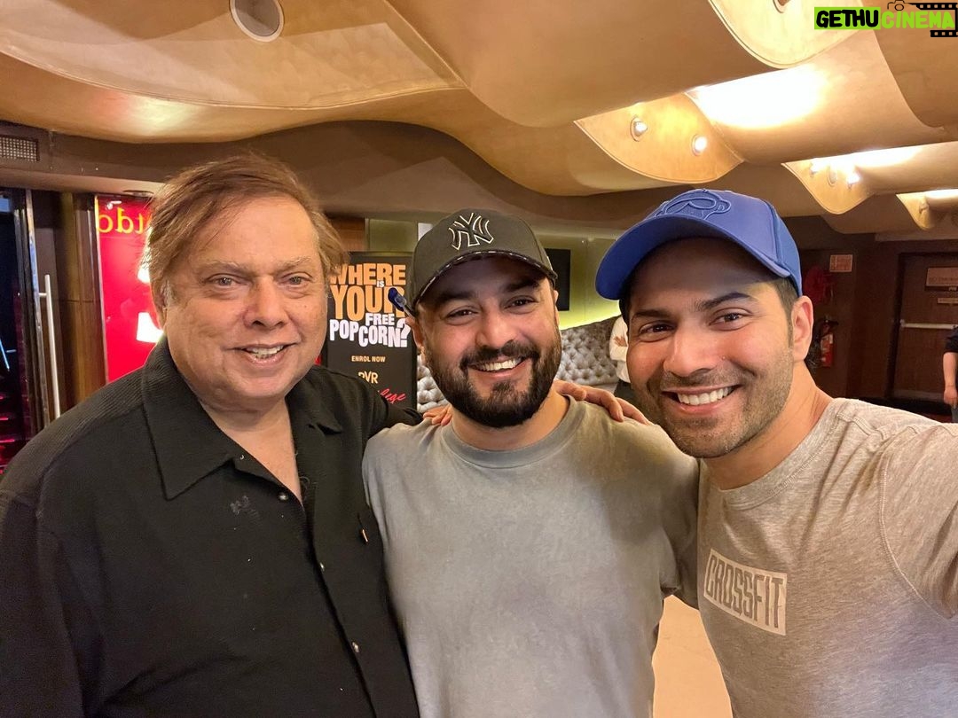 Varun Dhawan Instagram - Happy 😃 Post the first screening of #bhediya last night. This is a film iv been wanting to do since a very very long time and to finally see bhediya in all its glory. Can’t wait milte hai 25 th Nov ko