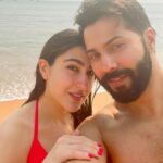 Varun Dhawan Instagram - ☀️ 🌊 #iffi2022 @saraalikhan95