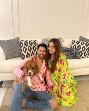 Varun Dhawan Instagram - दिये जलाओ पर लोगों के बीच आग ना लगाओ 
  #happydiwali 🪔💙