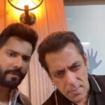 Varun Dhawan Instagram - Bhai bane BHEDIYA Had to bite him. Had a great time on big boss with bhai @beingsalmankhan milte hain 25 Nov ko theatre mein