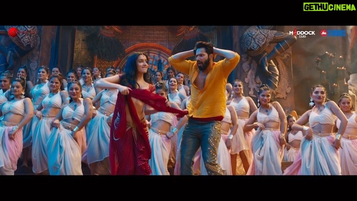 Varun Dhawan Instagram - Stree 👻 Meets 🐺 Bhediya #Thumkeshwari @varundvn @kritisanon @amarkaushik #DineshVijan @sachinjigar @ashkinglive @rashmeetkaur @amitabhbhattacharyaofficial @ganeshacharyaa @maddockfilms @officialjiostudios @zeemusiccompany