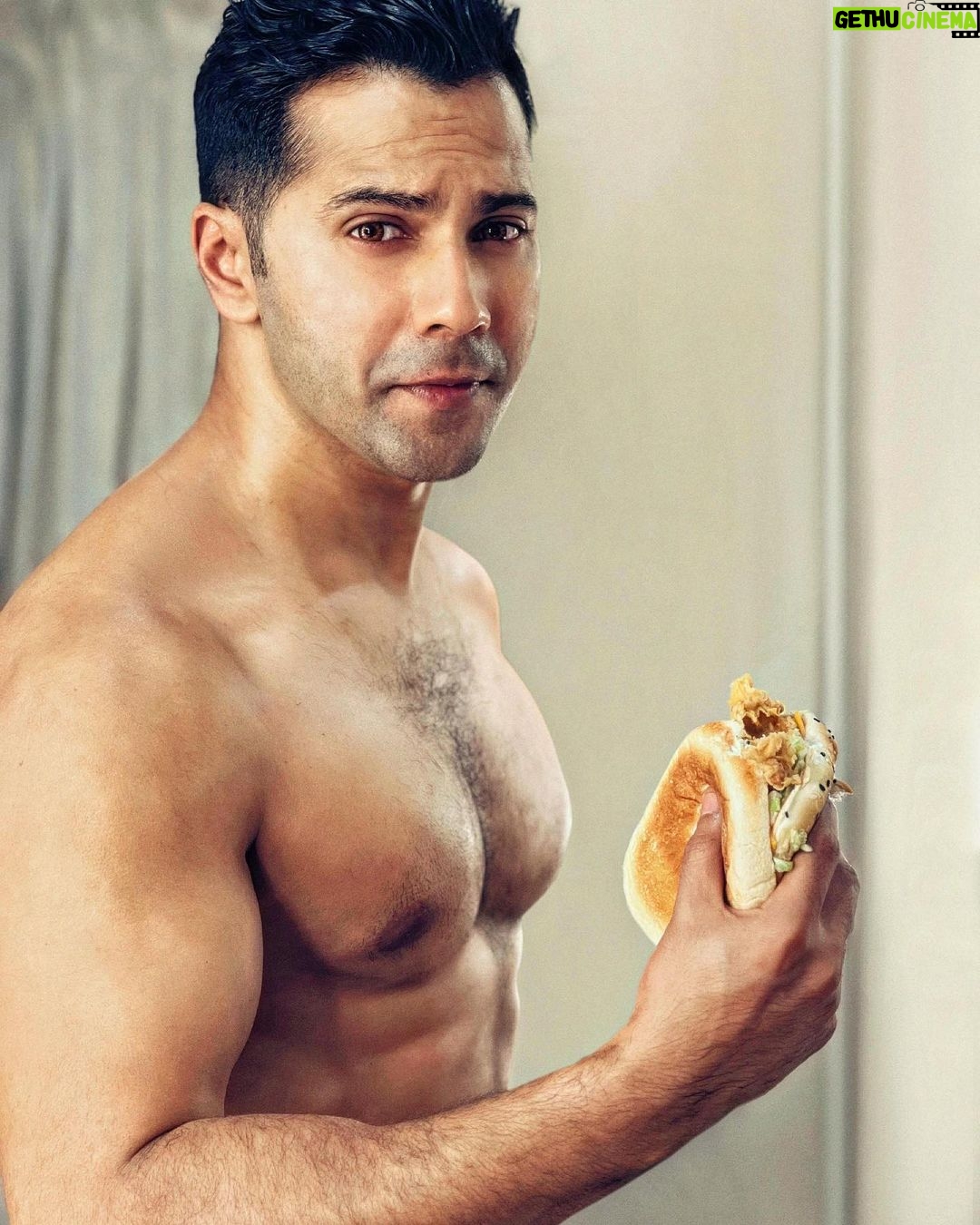 Varun Dhawan Instagram - Sunday= cheat meals A lot of hardwork went into earning this burger 🍔. Match dekho burger khaoo