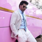 Varun Dhawan Instagram - I like pink ✊