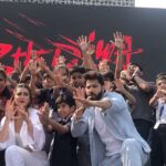 Varun Dhawan Instagram - Kabhi kabhi inke bum se poonch bhi niklti hai Thank u baccha log see u in the theatre 25 th ko ek dum maaja ma ahemdabad #kidschamp