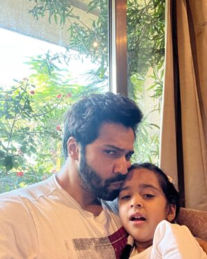 Varun Dhawan Instagram - Sunday with my favourite gal ♾❤️
