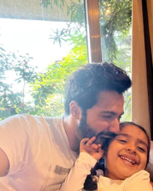 Varun Dhawan Instagram - Sunday with my favourite gal ♾❤️