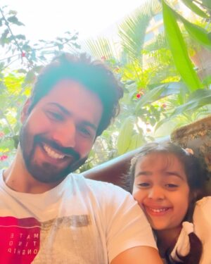 Varun Dhawan Instagram - Sunday with my favourite gal ♾❤️