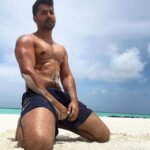 Varun Dhawan Instagram - Thirst 🪤 The Ritz-Carlton Maldives, Fari Islands