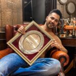 Varun Dhawan Instagram - Best actor- BAWAAL Thank you Navbharat times. Beta maahul aisa banaoo ki logo ko maahul yaad rahe