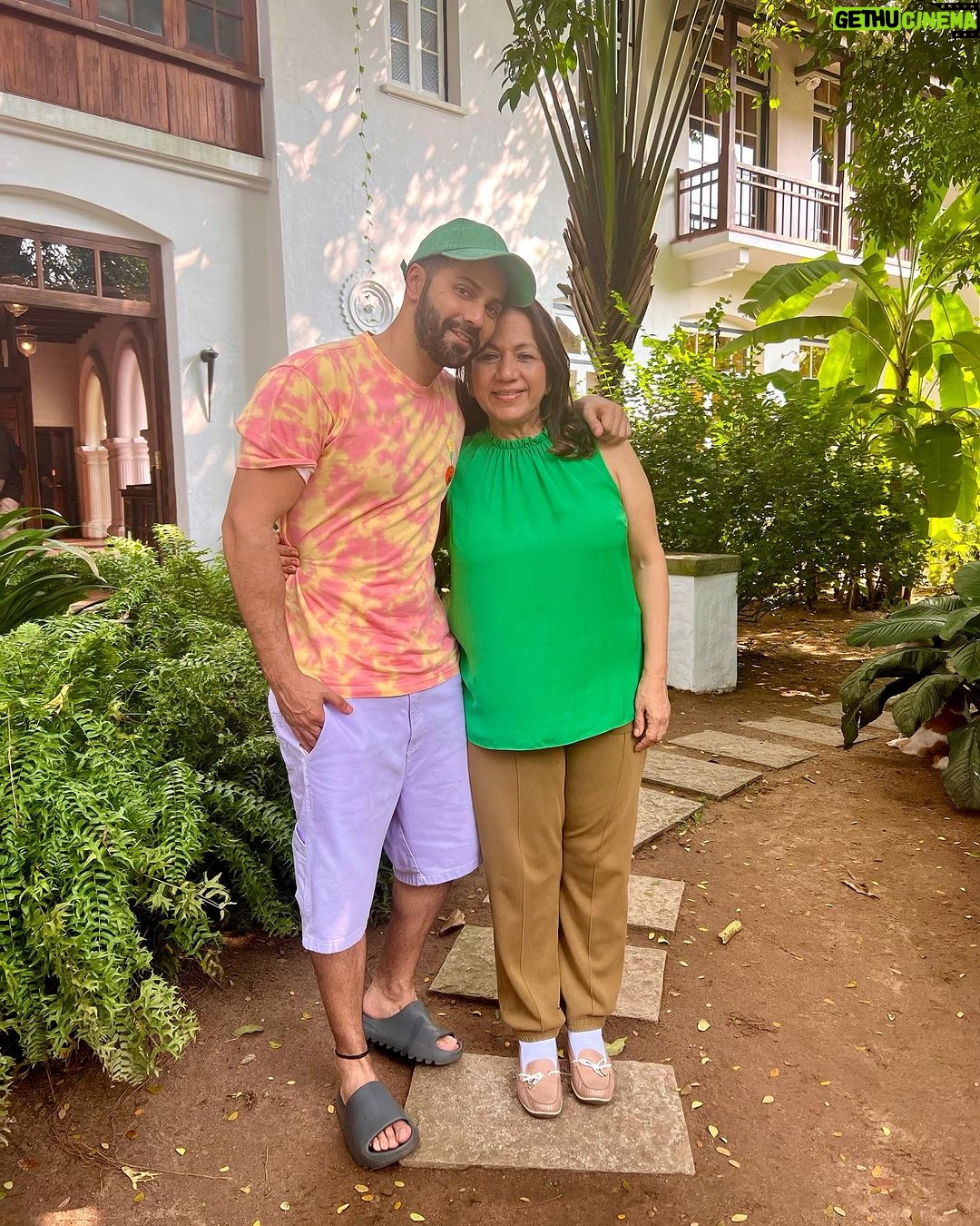 Varun Dhawan Instagram - A day in Kochi ☀️ The 🐶 name is #happy