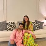 Varun Dhawan Instagram – दिये जलाओ पर लोगों के बीच आग ना लगाओ 
  #happydiwali 🪔💙 Mumbai, Maharashtra