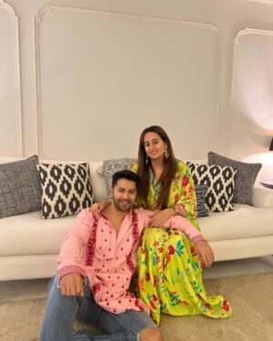 Varun Dhawan Instagram - दिये जलाओ पर लोगों के बीच आग ना लगाओ 
  #happydiwali 🪔💙