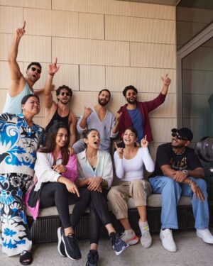 Varun Dhawan Instagram - Happy focused faces to take over doha.
In just 5 days we managed to sell out an arena. Ready to dance our hearts out. 
P.s- i made tiger smile #entertainerno1
  And I’m nervous to dance next to shahid !!!